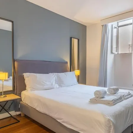 Self Check-in, 3br, Ac/heating & Breakfast Terrace Apartament Lizbona