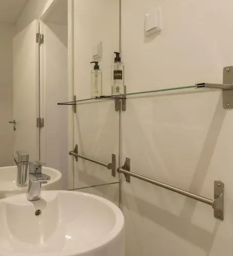 Self Check-in, 3br, Ac/heating & Breakfast Terrace Apartman Lisboa