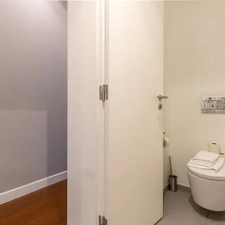 Self Check-in, 3br, Ac/heating & Breakfast Terrace דירה