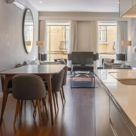 Self Check-in, 3br, Ac/heating & Breakfast Terrace ליסבון